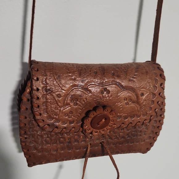 Handcrafted Brown Leather Crossbody Bag - Picture 4 of 16
